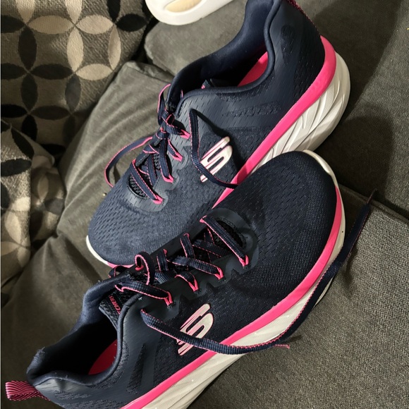 Sketchers Memory foam shoes size 11 - Picture 1 of 6